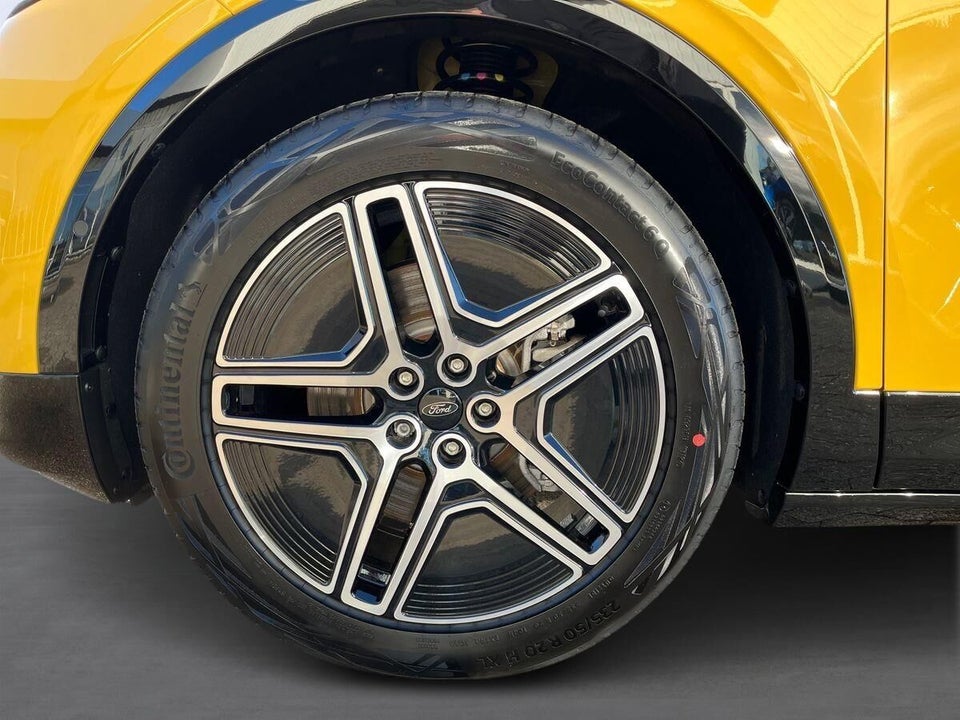 Ford Capri 77 Premium Extended Range 5d