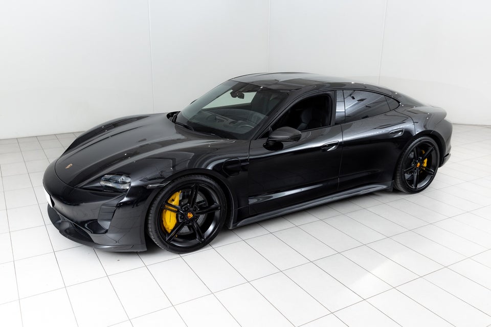 Porsche Taycan Turbo S 4d