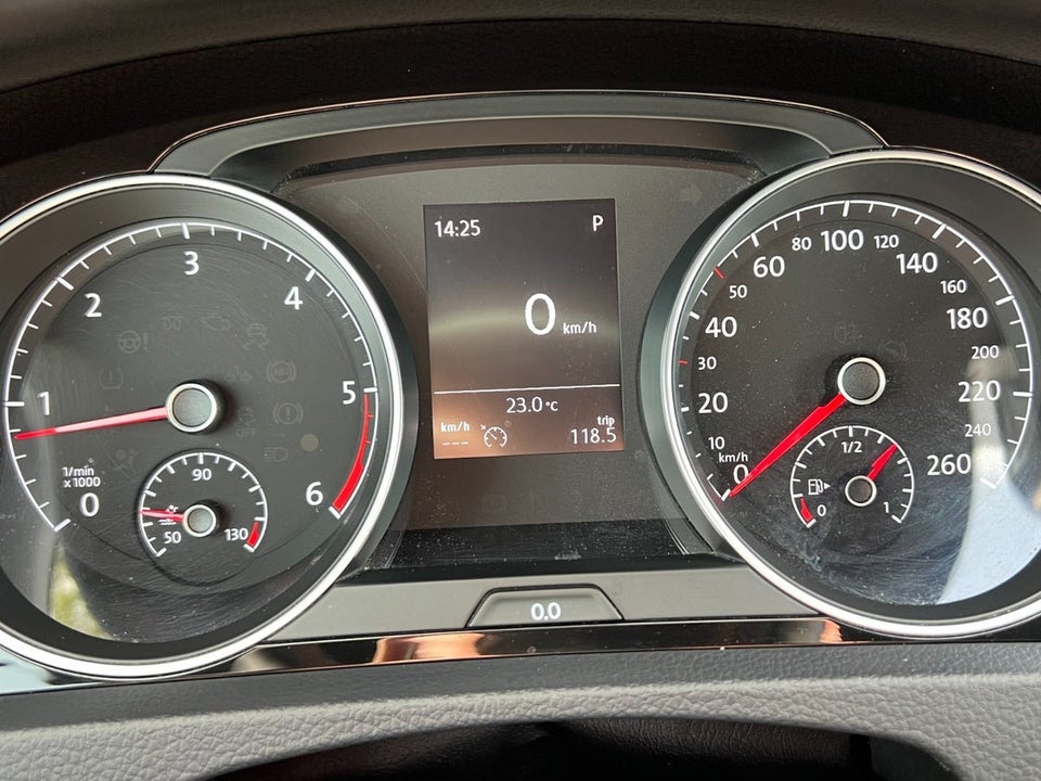 VW Golf VII 2,0 TDi 150 R-line Variant DSG BMT 5d