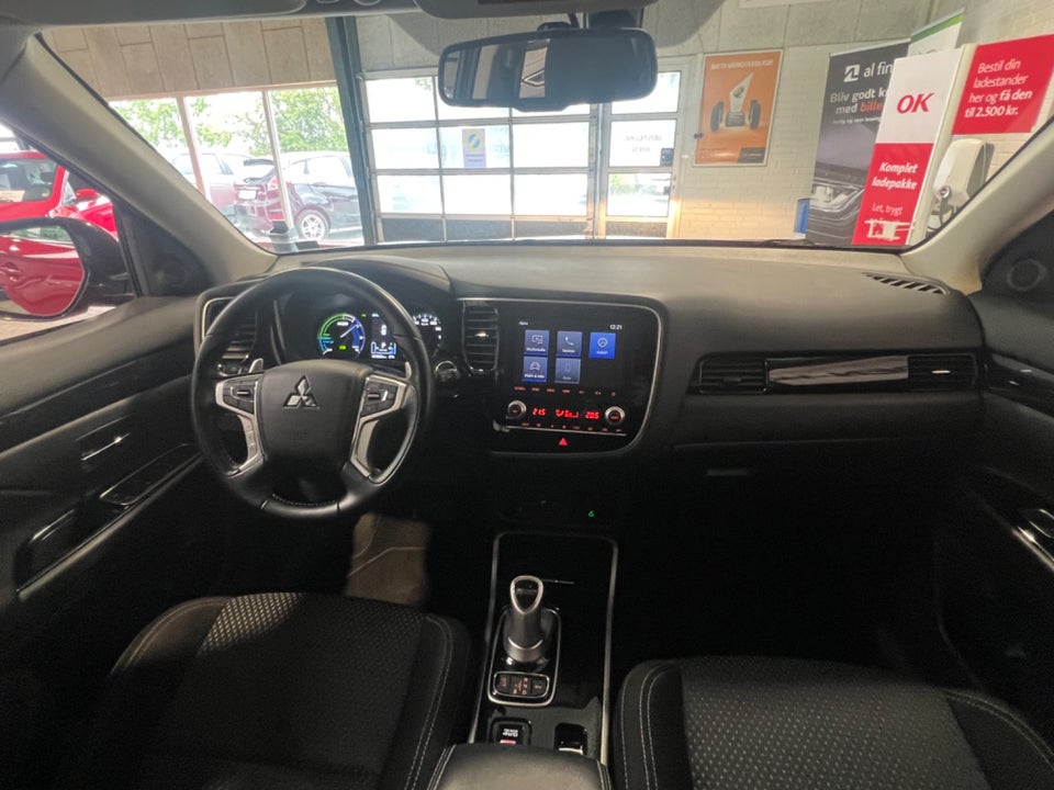 Mitsubishi Outlander 2,4 PHEV Invite CVT 4WD 5d