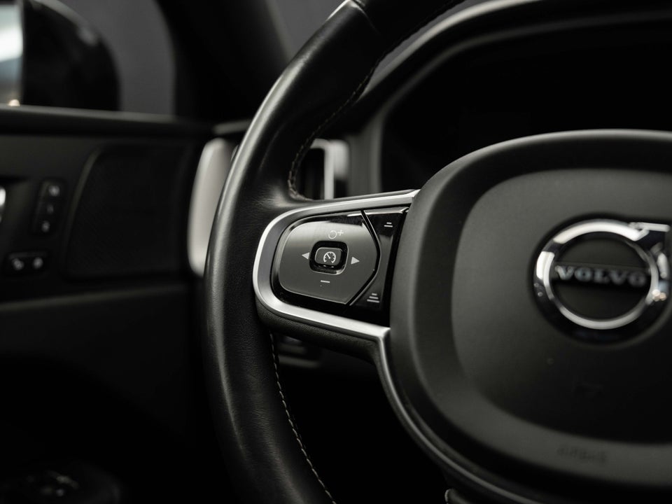 Volvo XC60 2,0 D5 235 R-Design aut. AWD 5d