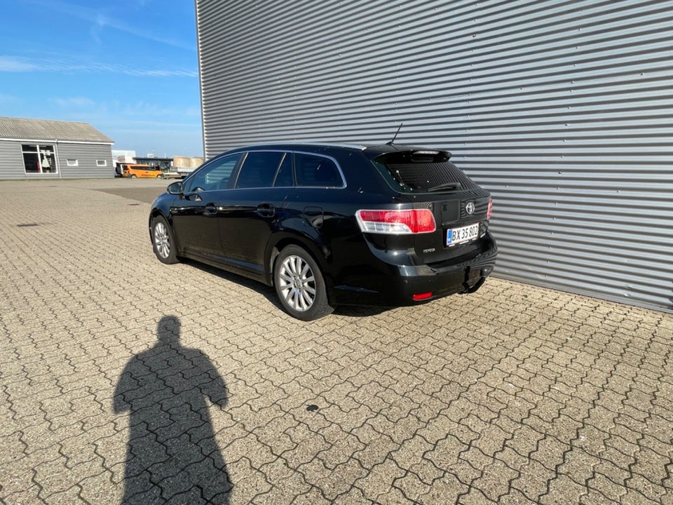 Toyota Avensis 1,6 VVT-i T1 stc. 5d