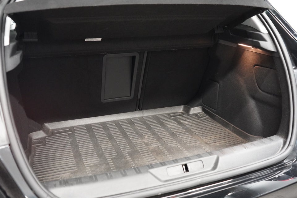 Peugeot 308 1,2 e-THP 130 Allure Sky 5d