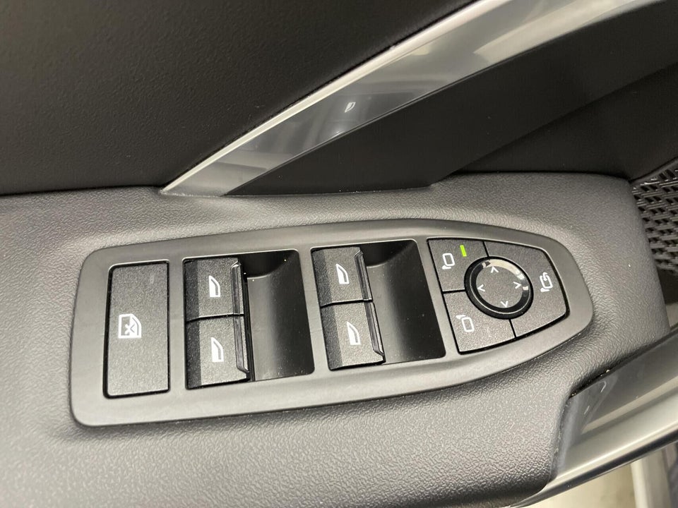 BMW iX1 eDrive20 X-Line 5d
