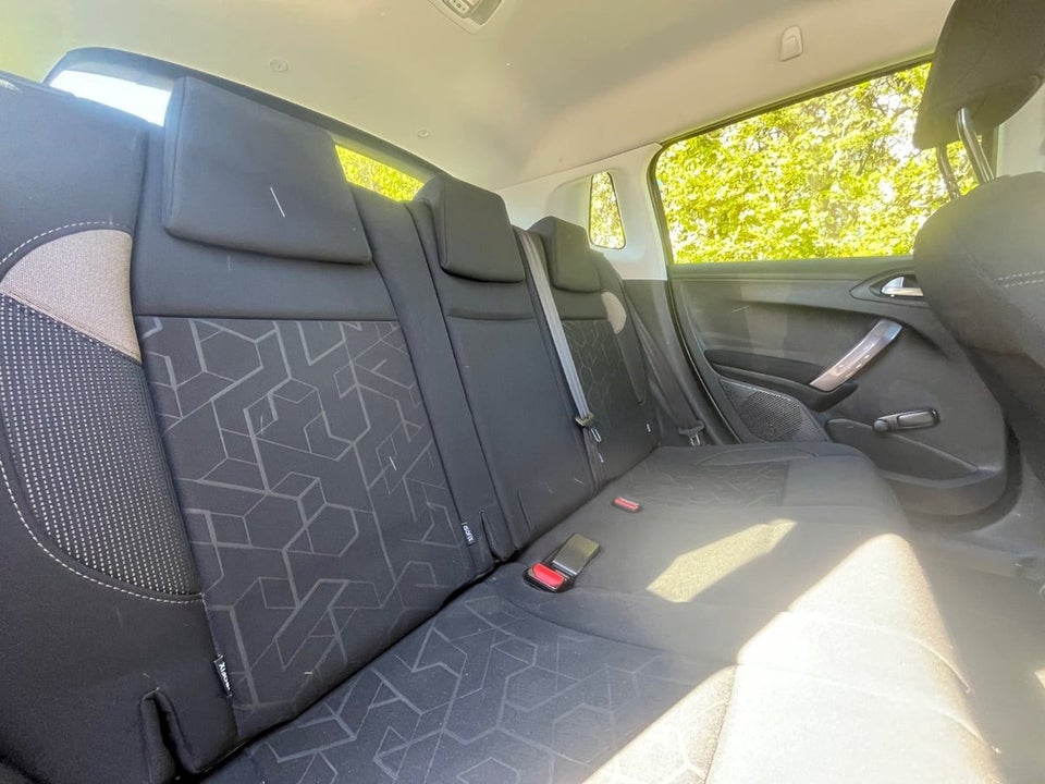 Peugeot 2008 1,2 VTi 82 Allure 5d
