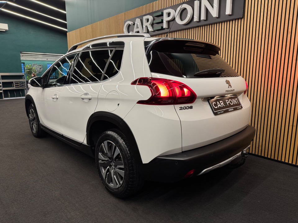 Peugeot 2008 1,2 e-THP 110 Allure Sky 5d