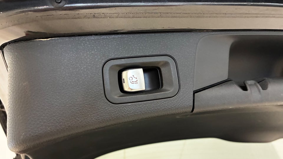 Mercedes C220 d 2,0 AMG Line Night Edition stc. aut. 5d