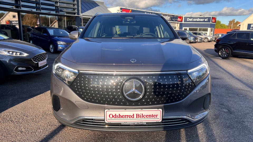 Mercedes EQA300 4Matic 5d