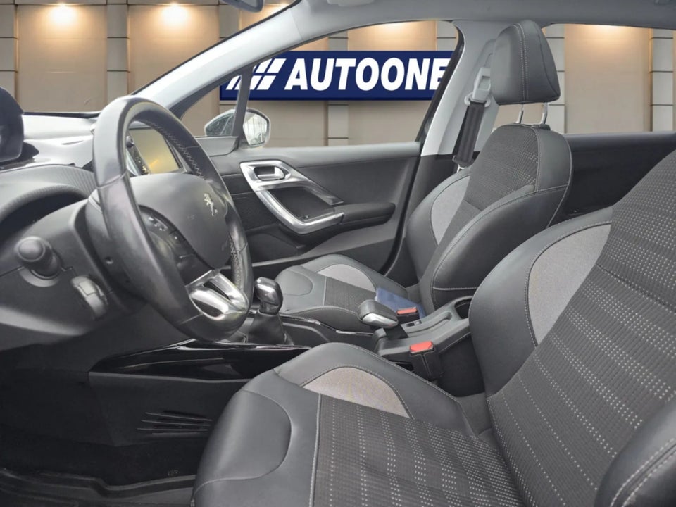 Peugeot 2008 1,2 e-THP 110 Allure Sky 5d