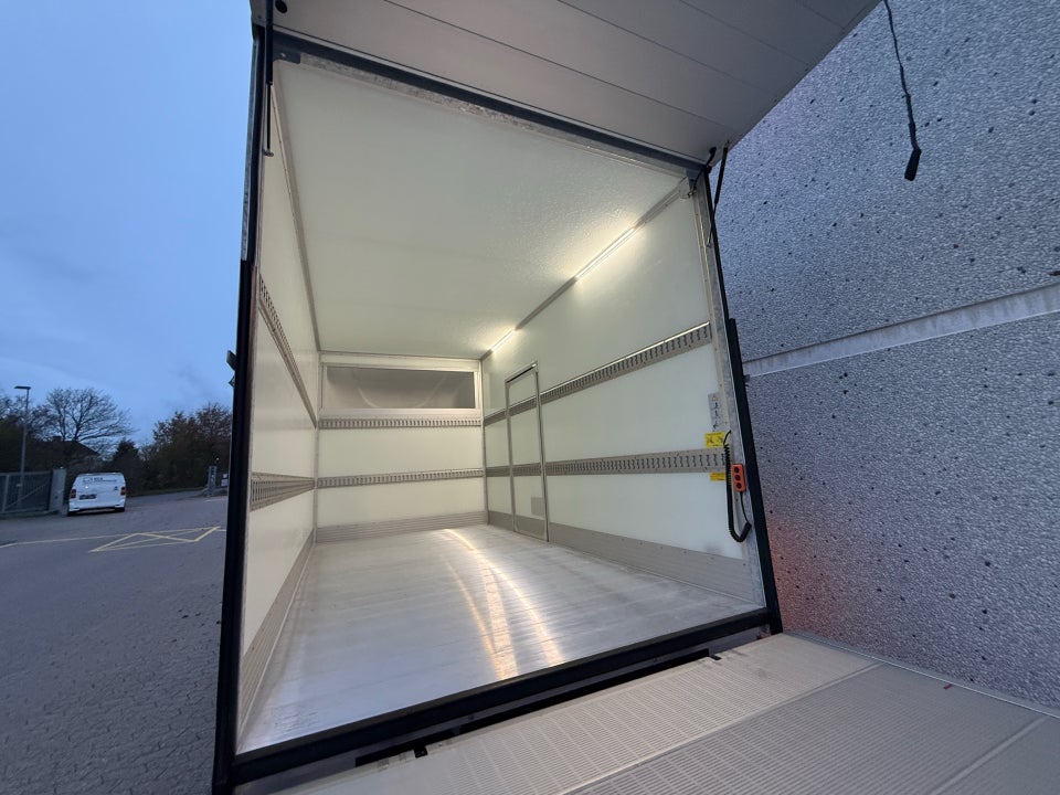 Iveco Daily 3,0 35S18 4100mm Box m/lift AG8