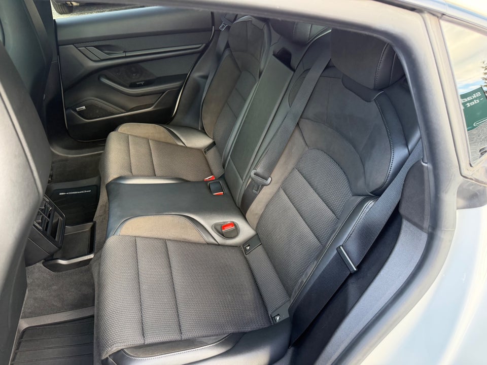Porsche Taycan Performance+ 4d