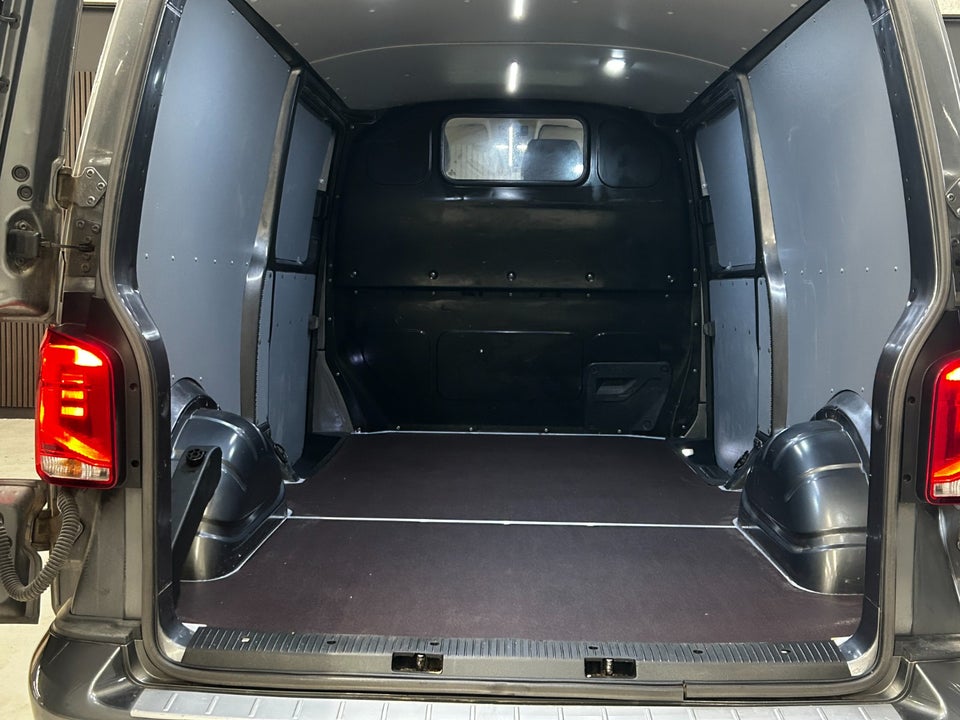 VW Transporter 2,0 TDi 204 Kassevogn DSG lang