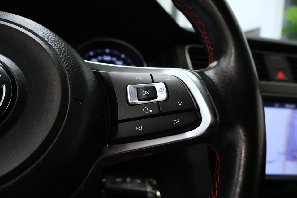 VW Golf VII 2,0 GTi Performance DSG BMT 5d