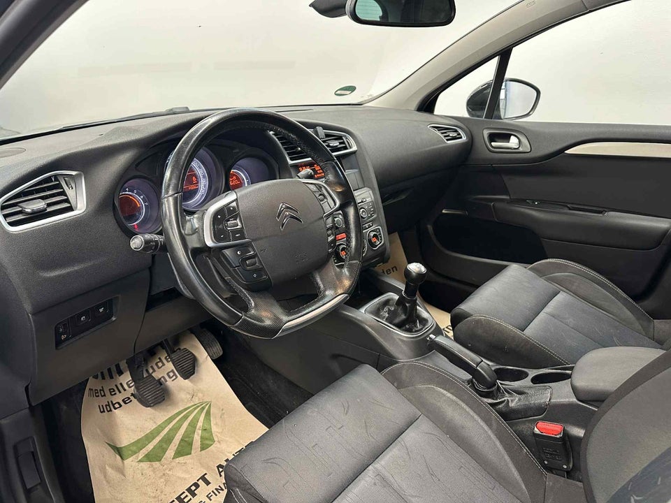 Citroën C4 1,6 HDi 90 Attraction 5d