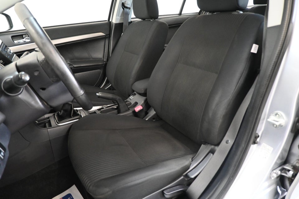 Mitsubishi Lancer 1,6 Invite SportSedan 4d