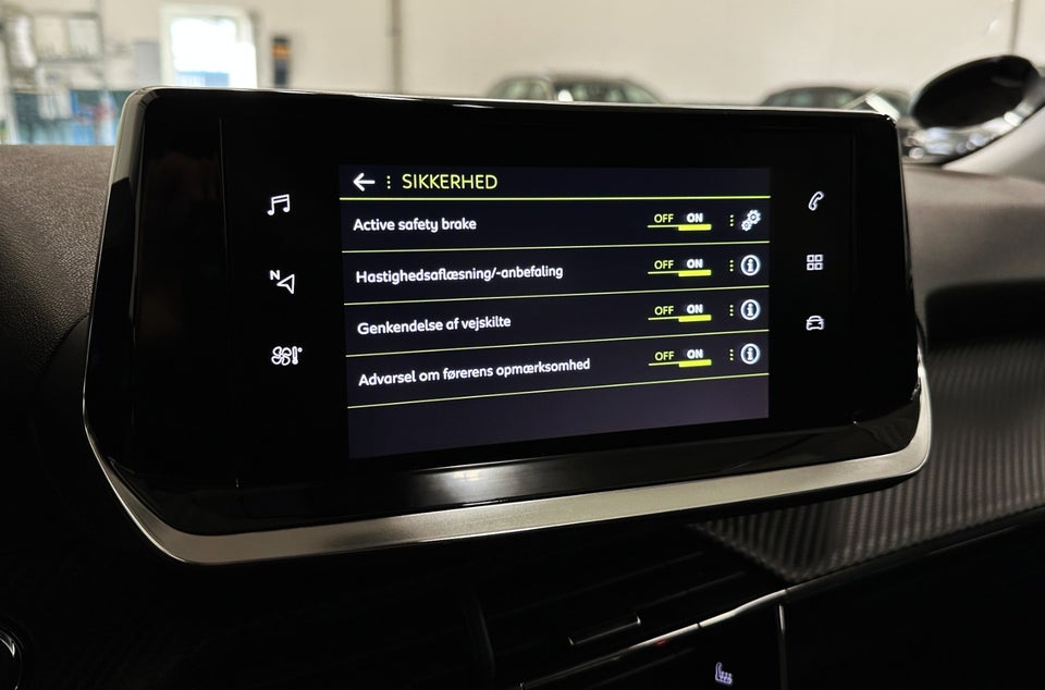 Peugeot 2008 1,5 BlueHDi 130 Allure EAT8 5d