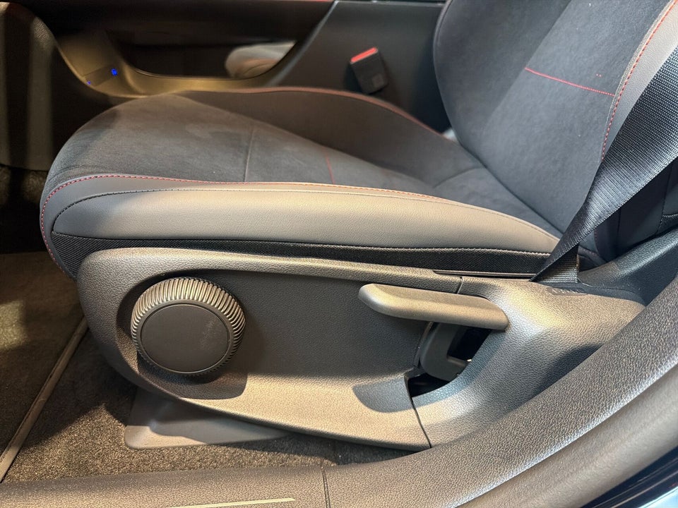 Mercedes CLA250+ electric AMG Line 4d