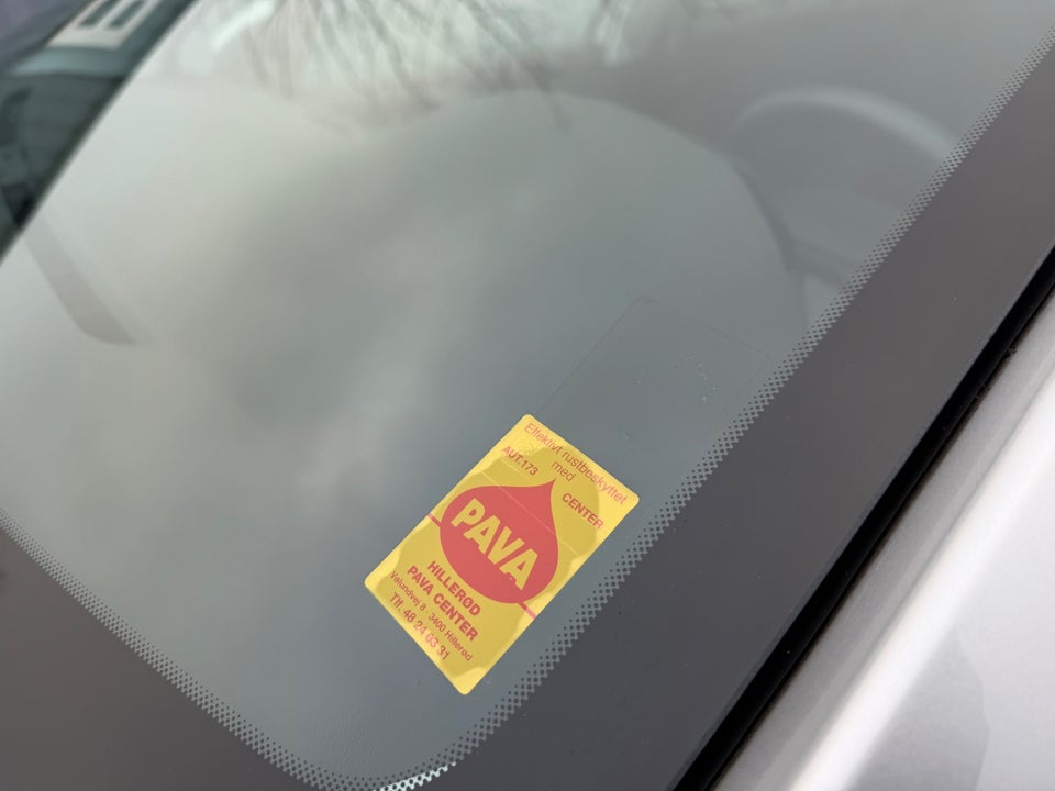 Peugeot 208 1,2 VTi Allure Sky 5d