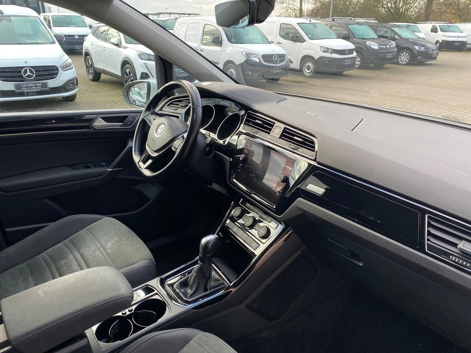 VW Touran 2,0 TDi 150 Highline+ DSG Van 5d