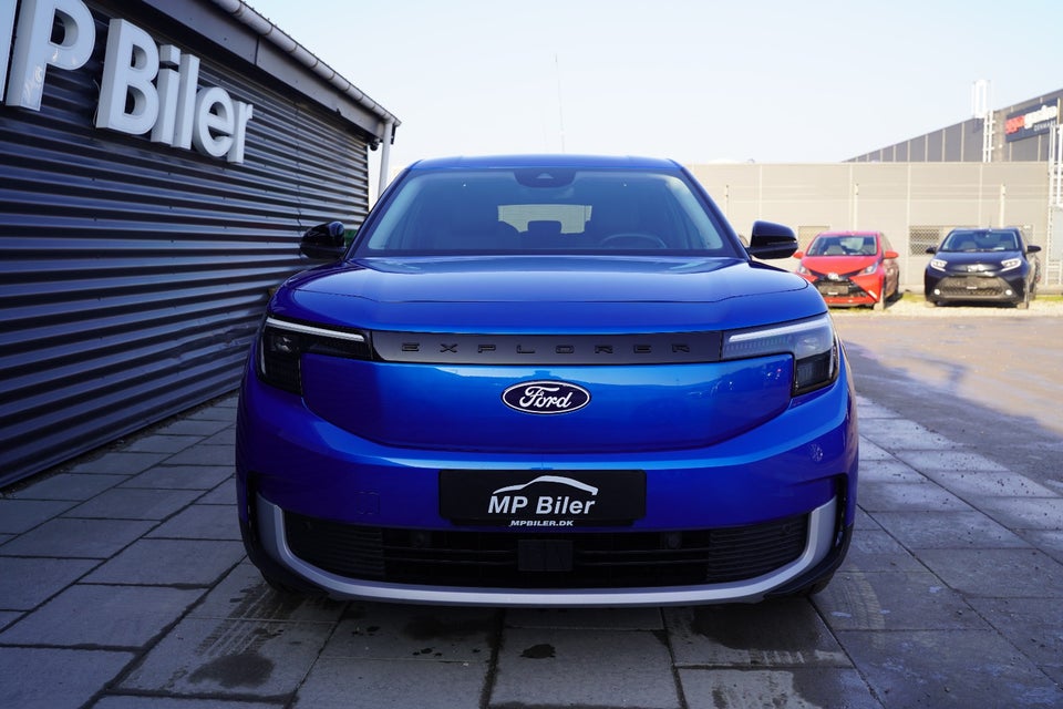 Ford Explorer 79 Select Extended Range AWD 5d