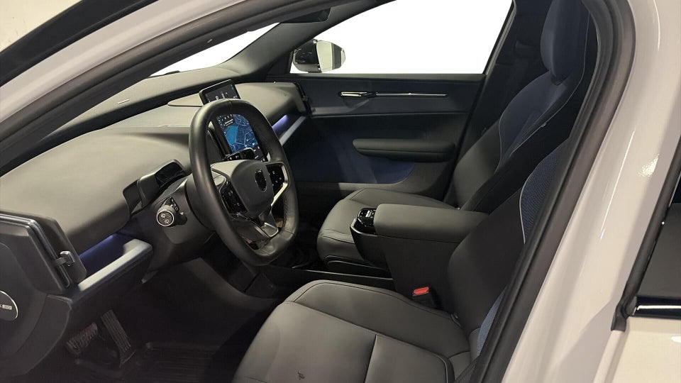 Volvo EX30 Extended Range Plus 5d