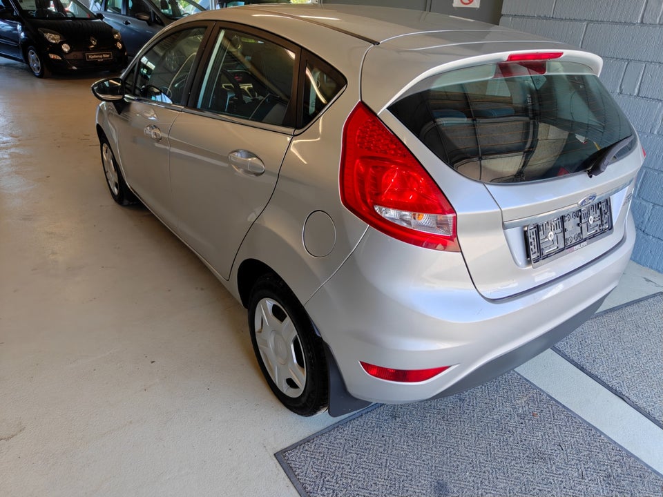 Ford Fiesta 1,4 Titanium 5d