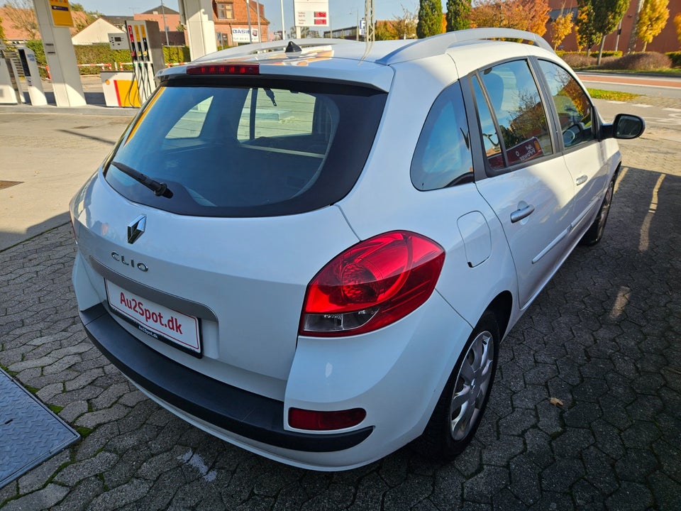 Renault Clio III 1,2 16V Authentique Sport Tourer 5d