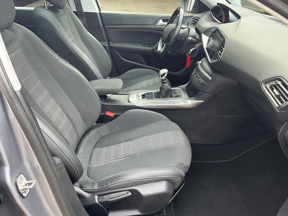 Peugeot 308 1,5 BlueHDi 130 Selection Sky SW 5d