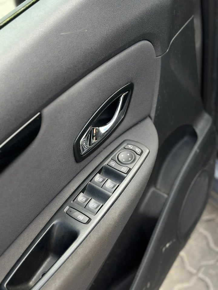 Renault Grand Scenic III 1,6 dCi 130 Dynamique 7prs 5d