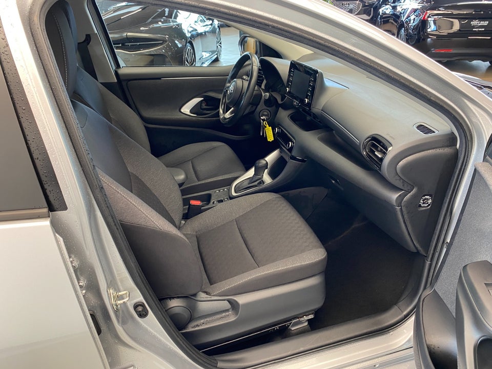 Toyota Yaris 1,5 Hybrid Essential e-CVT 5d