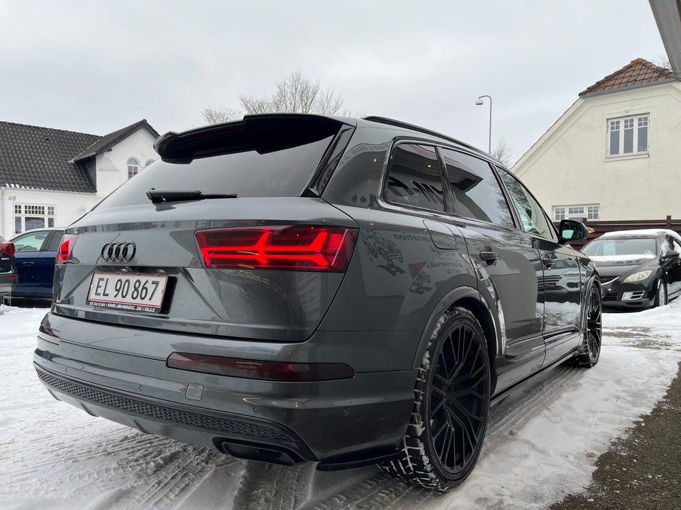 Audi Q7 3,0 TDi 272 S-line quattro Tiptr. 5d