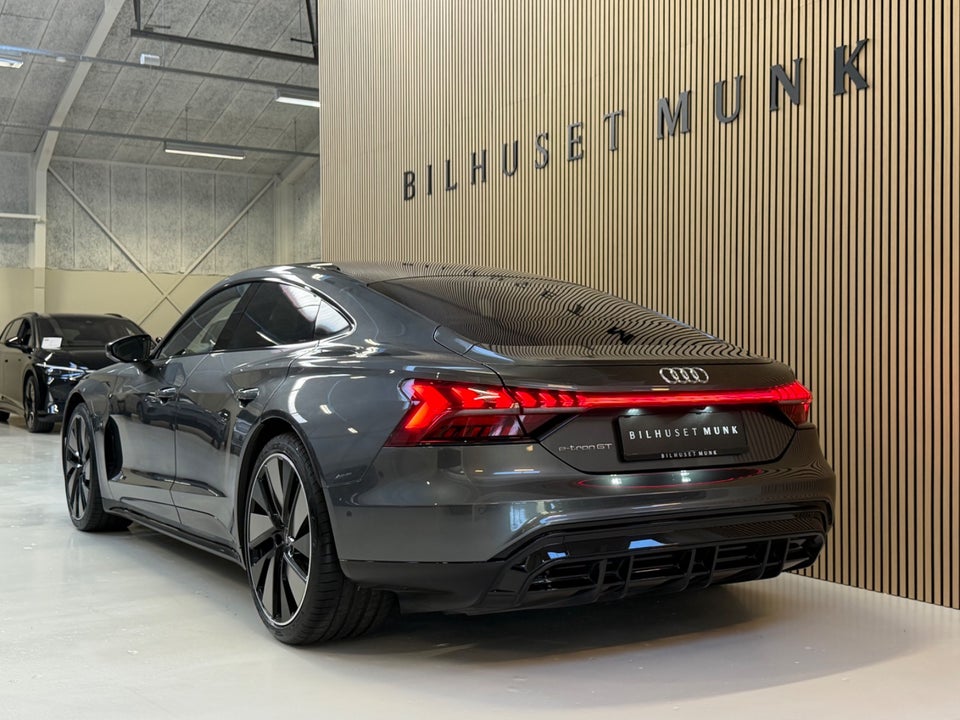 Audi e-tron GT pro quattro 4d