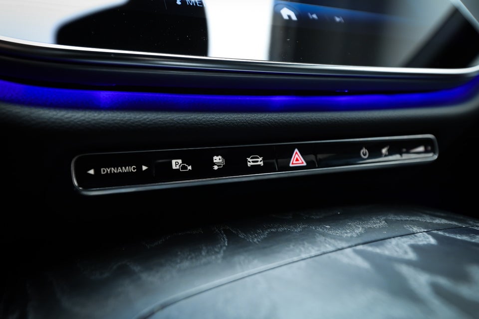 Mercedes E300 e 2,0 AMG Line stc. aut. 5d