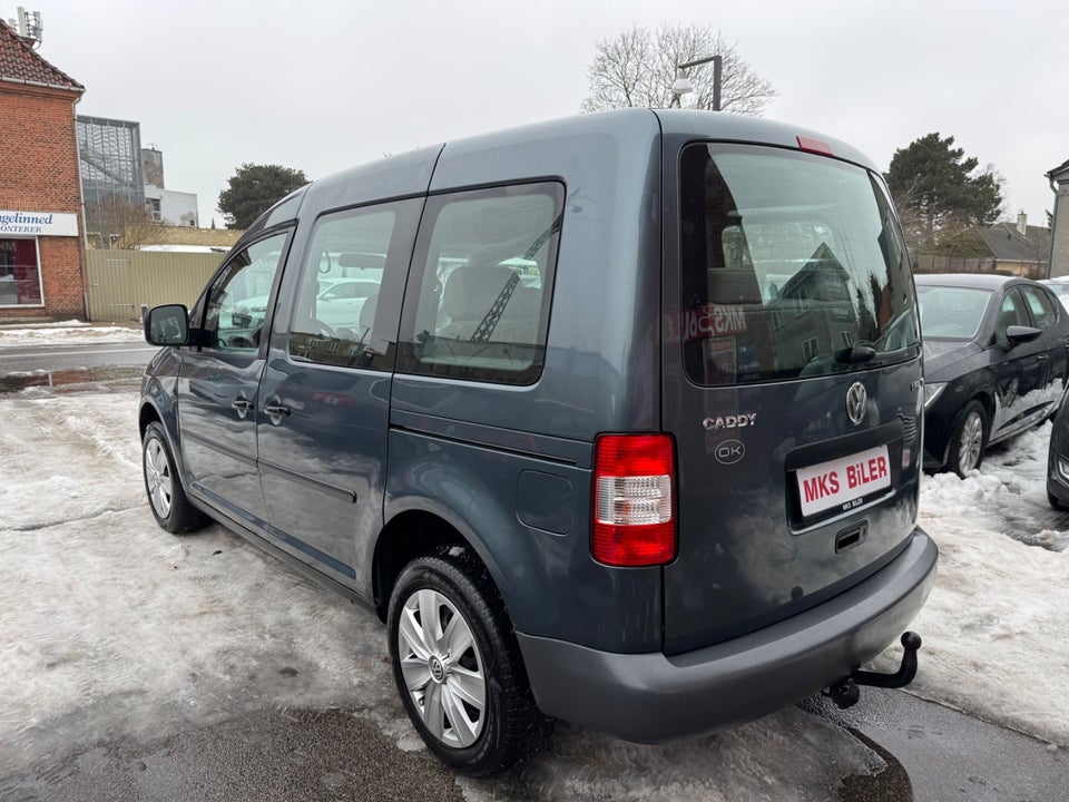 VW Caddy 1,6 Life 7prs 5d
