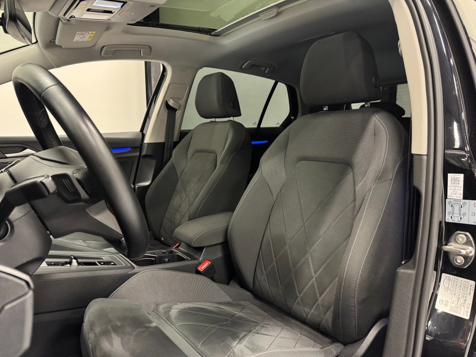 VW Golf VIII 2,0 TDi 150 Style DSG 5d