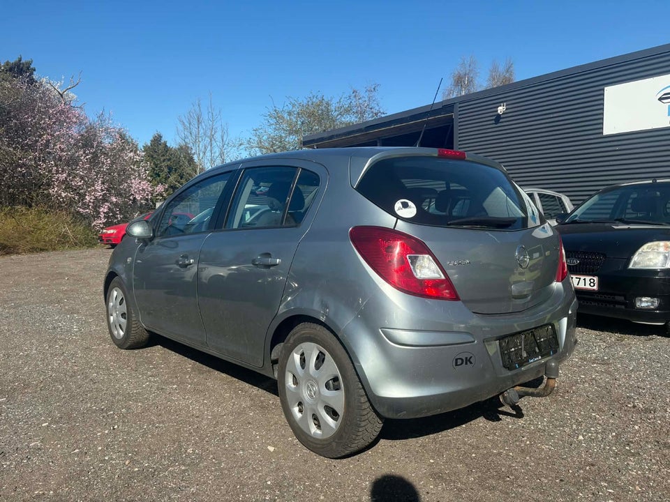 Opel Corsa 1,2 16V Cosmo 5d