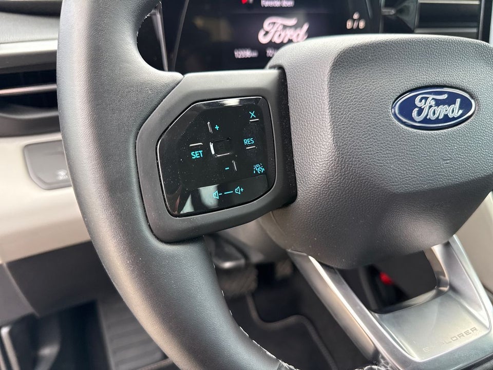 Ford Explorer 77 Select Extended Range 5d