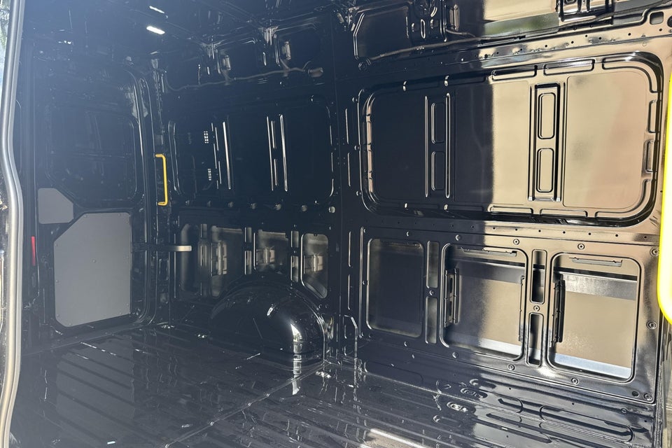 VW Crafter 35 2,0 TDi 140 Kassevogn L3H3