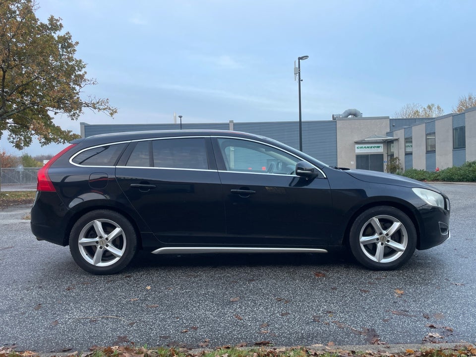 Volvo V60 3,0 T6 Summum aut. AWD 5d