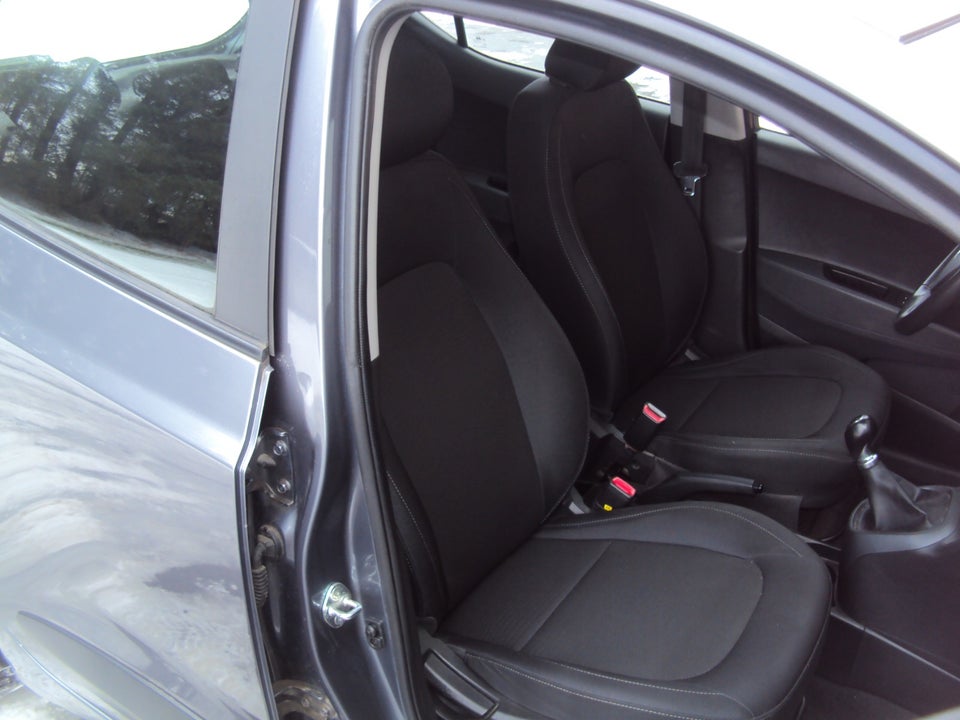 Hyundai i10 1,0 Black Line 5d