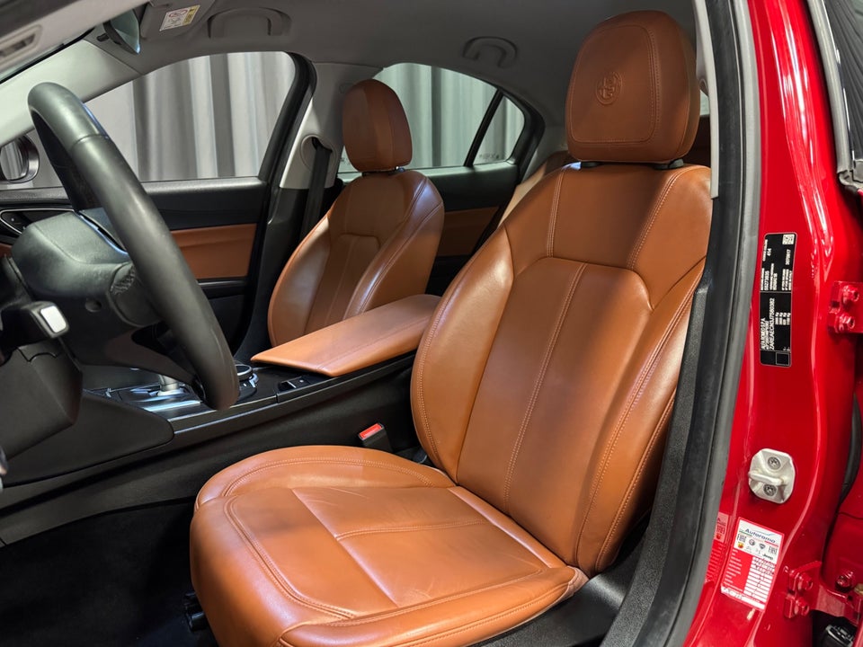 Alfa Romeo Giulia 2,0 T 200 Super aut. 4d