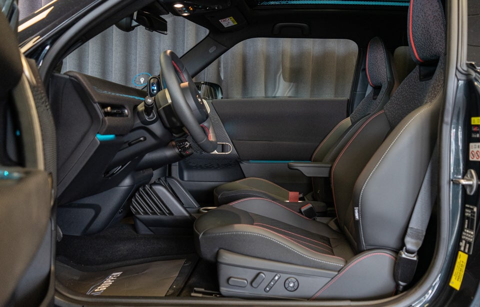 MINI Cooper E JCW Trim XL 3d
