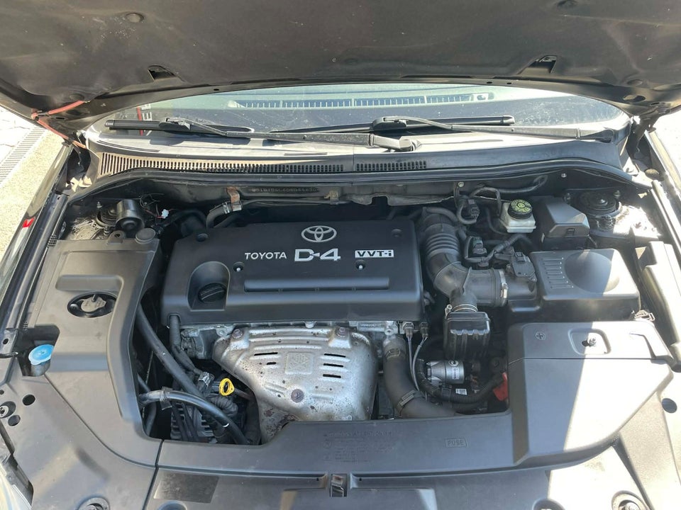 Toyota Avensis 2,0 VVT-i 4d