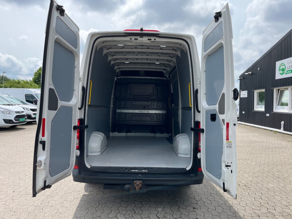 VW Crafter 35 2,0 TDi 177 Kassevogn L3H3 aut.