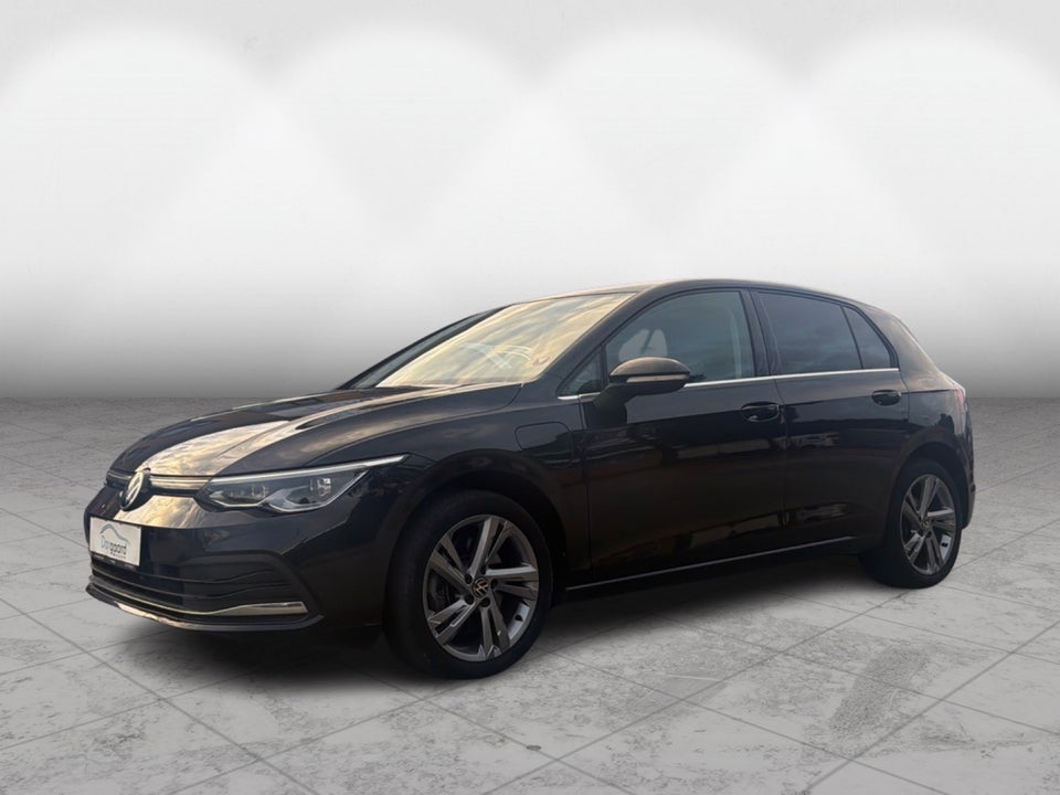 VW Golf VIII 1,4 eHybrid DSG 5d