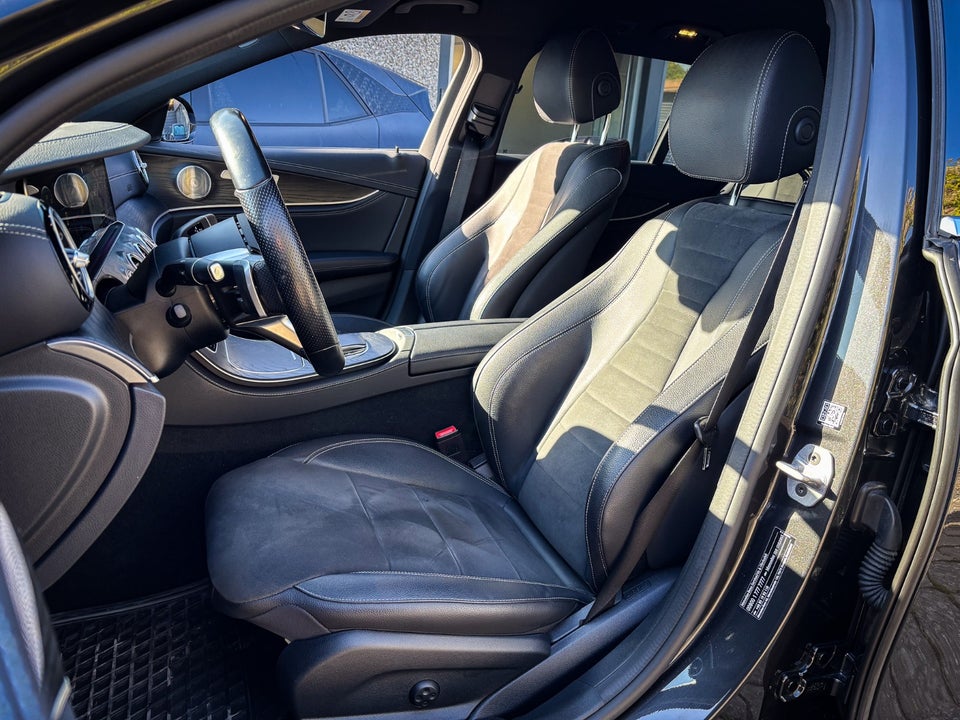 Mercedes E300 de 2,0 AMG Line stc. aut. 4Matic 5d