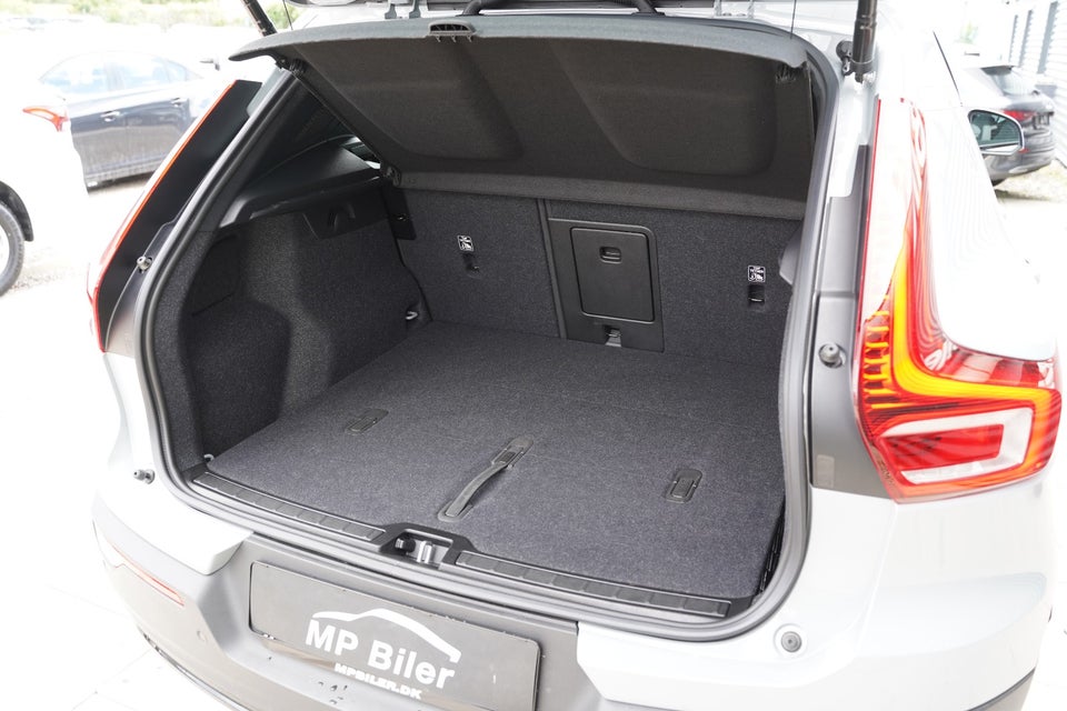 Volvo EX40 Extended Range Black Edition 5d