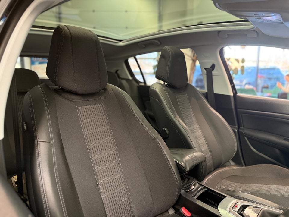 Peugeot 308 1,5 BlueHDi 130 Allure Sky 5d