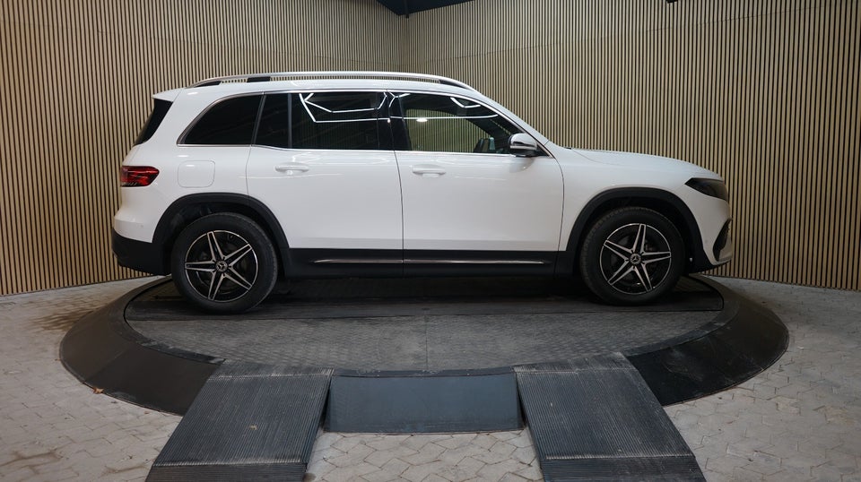 Mercedes EQB250 AMG Line 5d