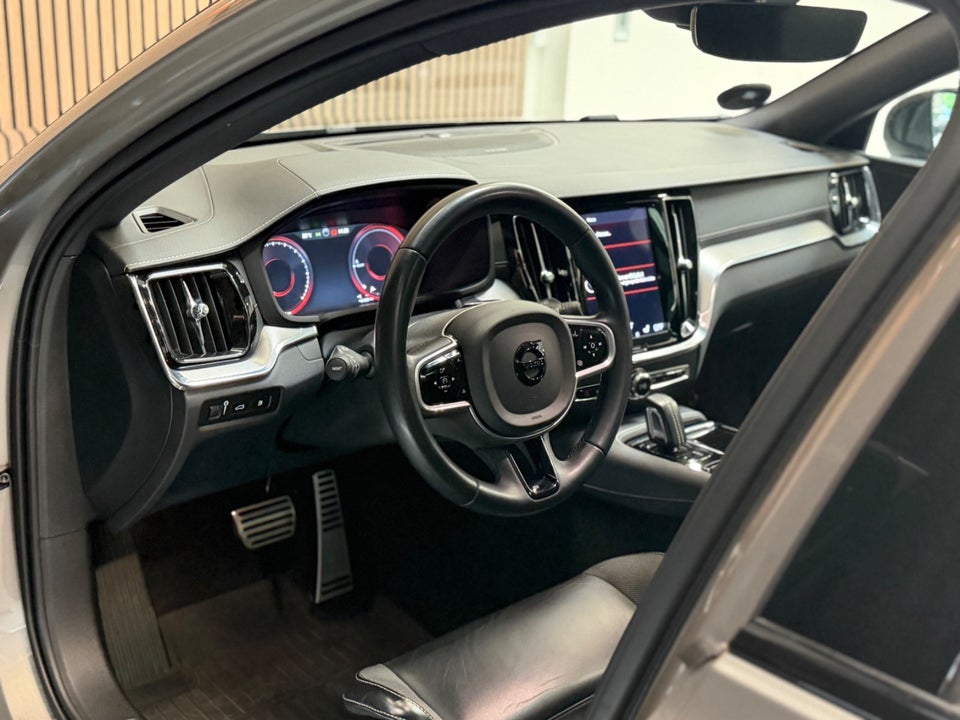 Volvo V60 2,0 T6 ReCharge R-Design aut. AWD 5d